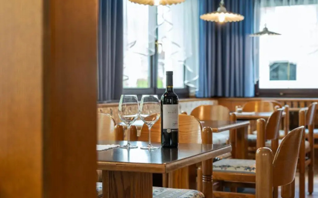 Hotel Mary