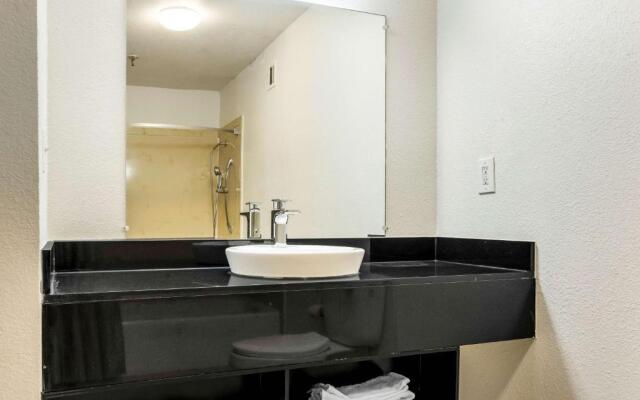 Motel 6 Alexandria, LA - South