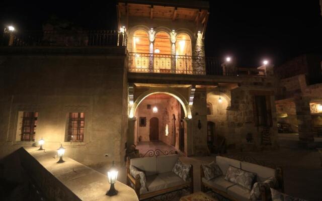 Abu Hayat Cave Suites