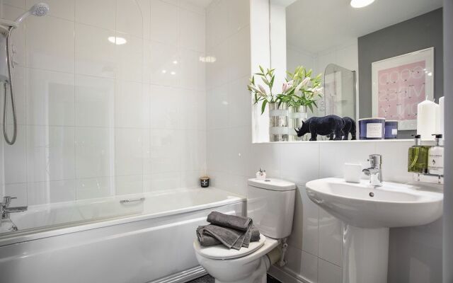 PREMIUM LISTING Plymouth Sea View Apartment