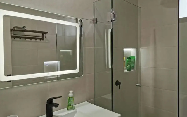 Serviced Waterfront Whole Villa Sydney