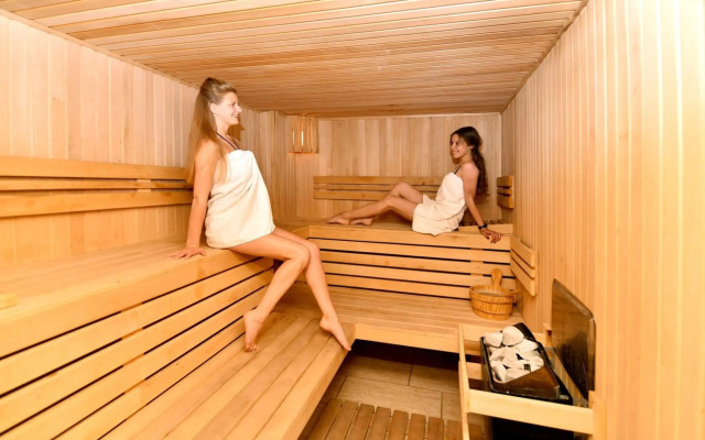 Estreya Residence Hotel and SPA