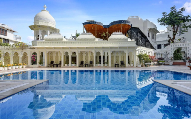 Swaroop Vilas - Lake Facing Boutique Hotel