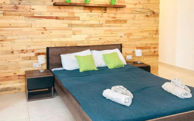 XL Central Home - Sleeps 10 people