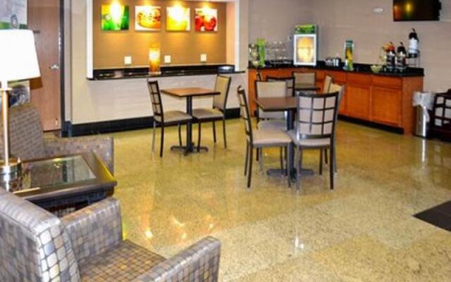 Stratus Suites - Boutique Hotel