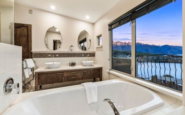 The Star of Queenstown Hill