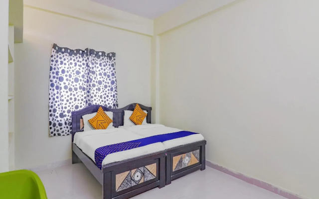 Oyo Flagship 76370 Sri Residency