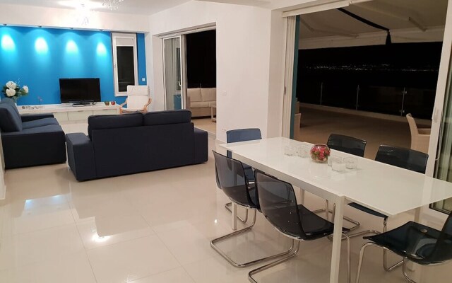 Luxurious Suite Athena Near To Beach