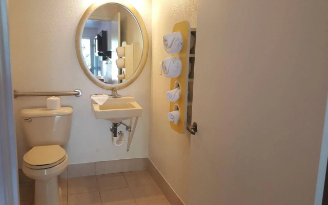 Motel 6 Columbus, OH - OSU