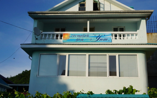 Uyut Guest House