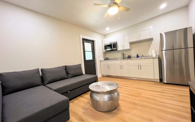 Find Peace - Tiny House in Japanese Garden