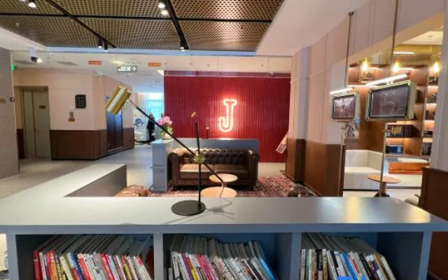 JAMES JOYCE COFFETEL (Luoyang Mudan Square Metro Station Wanda Store) – Hotel Rooms – Luoyang
