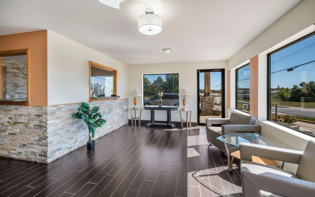 Americas Best Value Inn & Suites Harrisonville