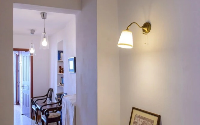 Waveside Sanctuary - Luxurious Seastone Villa