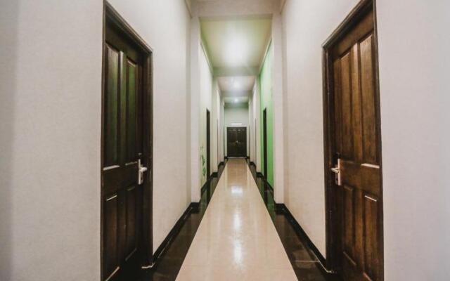RedDoorz Plus near Mall Slipi Jaya