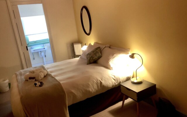 Victoria and Albert Guesthouse
