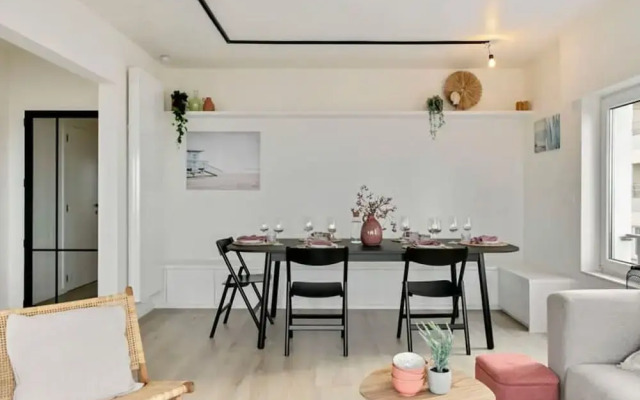 Stylishly Refurbished Apartment With sea View
