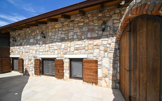 Authentic Stone House Stela & Lea