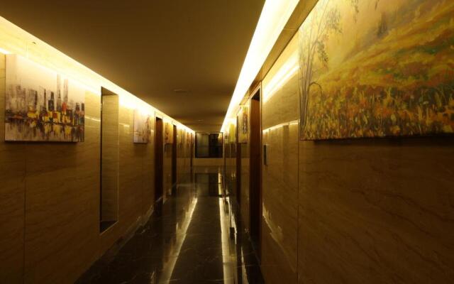 Royal Plaza Suites by RAK Rooms