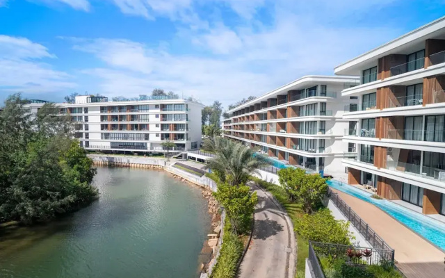 Premier 3-bedroom Apartment E333 Beachfront