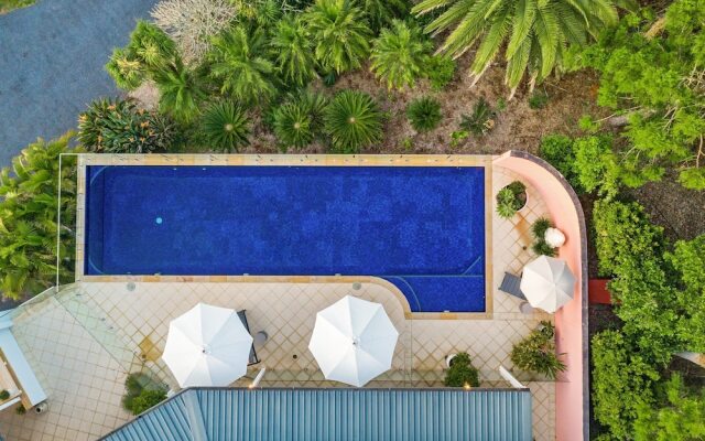 Your Luxury Escape - White Wood