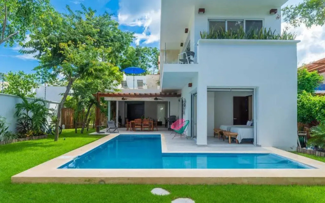 Luxury Private 3BED Villa, Garden, Pool,Security