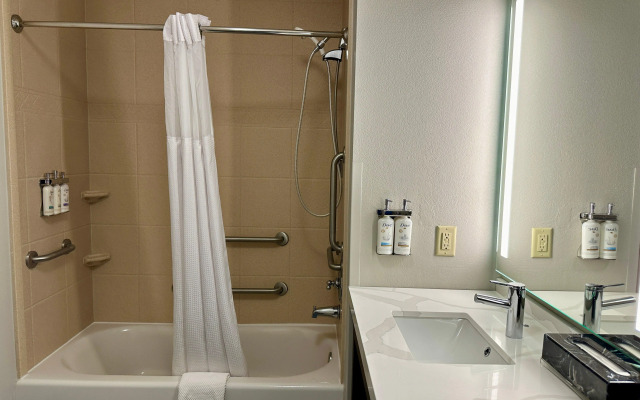 Staybridge Suites Milwaukee West-Oconomowoc by IHG