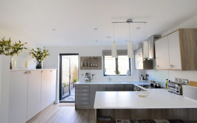 3 Grove Mews