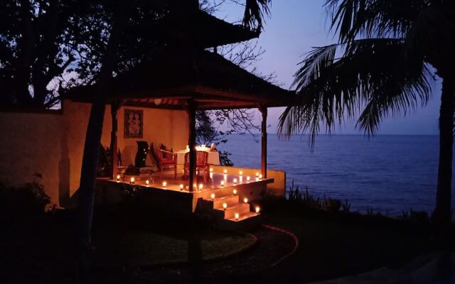 Teluk Indah Beach & Pool Villa