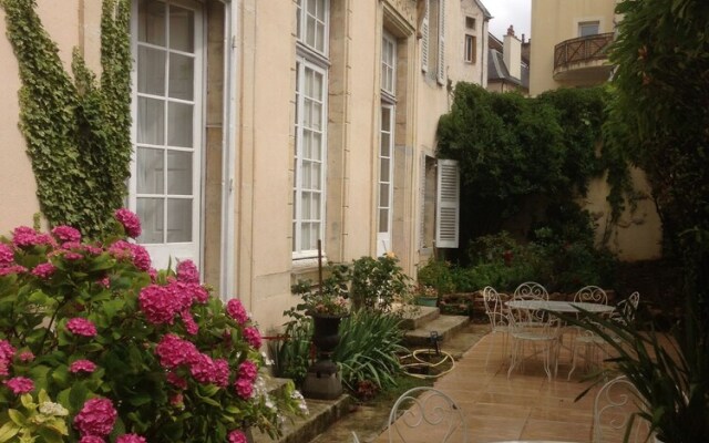 Le Chateau de Plombieres - Dijon