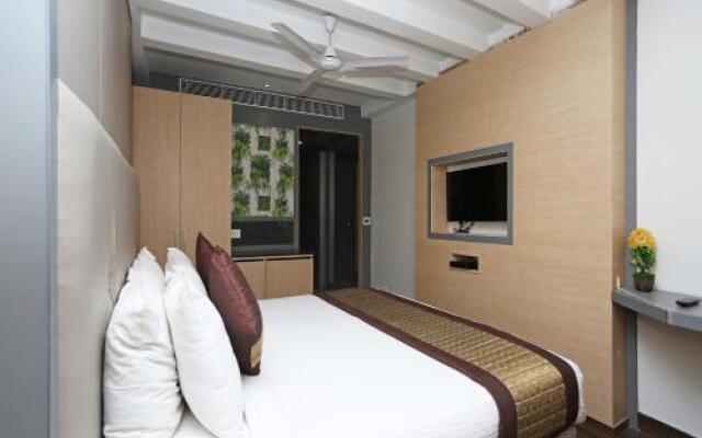 OYO 11325 Hotel Superb