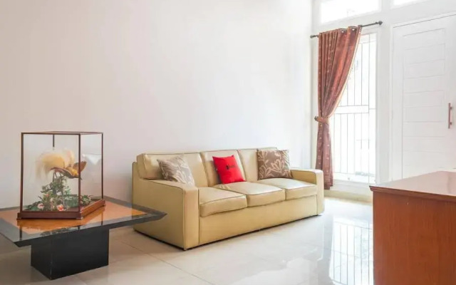 RedDoorz near Siloam Karawaci 3