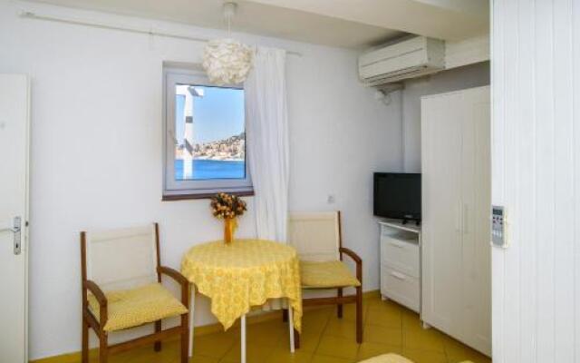 Apartment Sea Whisper