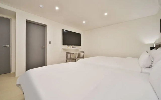 Green B' Hotel