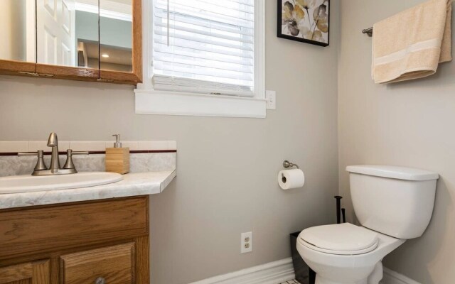 Gorgeous 3BR 2BA on Frankfort | by Cozysuites