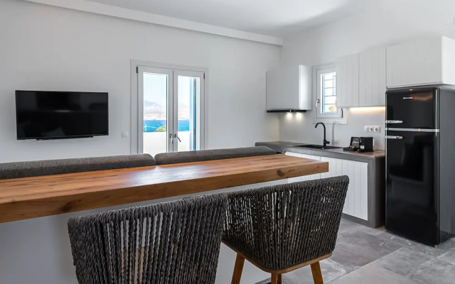 Manesis Suites