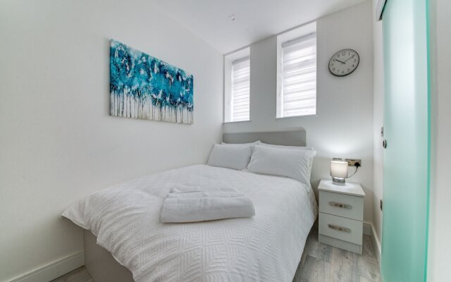 Superior Compact Studio Close to Amenities