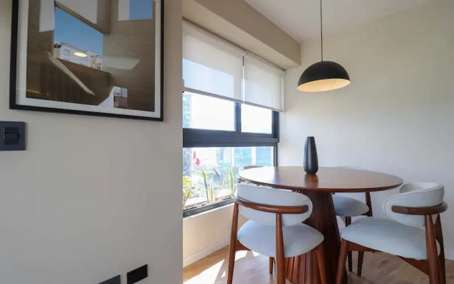 w Elegant 2BR With Balcony in San Isidro