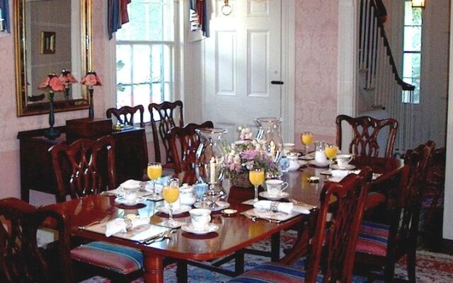 The Charleston House Bed & Breakfast