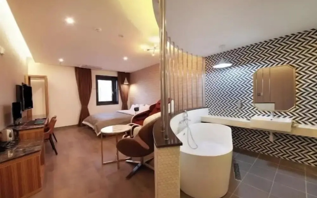 Gimpo Assem Hotel