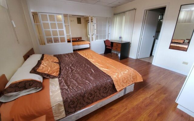 Mariscal Inn & Suites