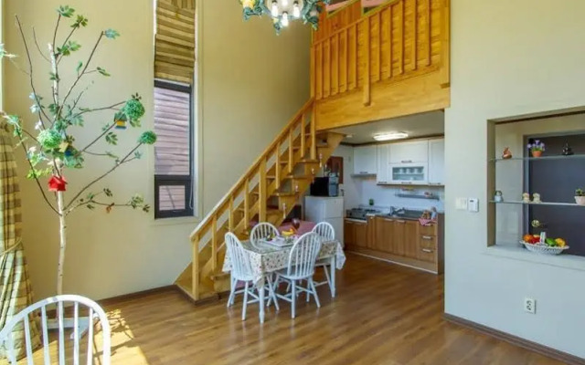 Sunny Junny Pension