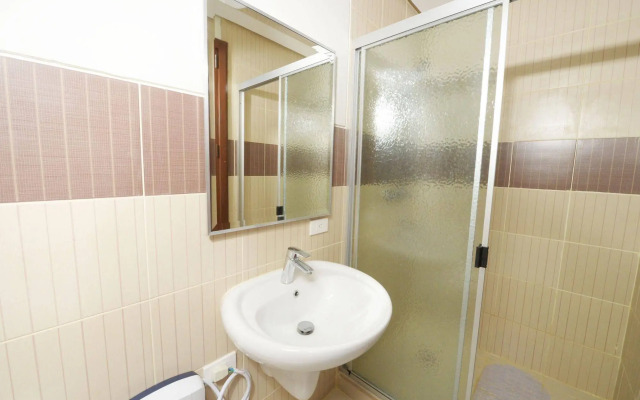 Mactan Seaside Apartments