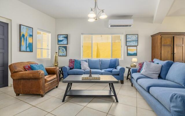 Cheerful Caribbean Villa w Private Pool 3BR