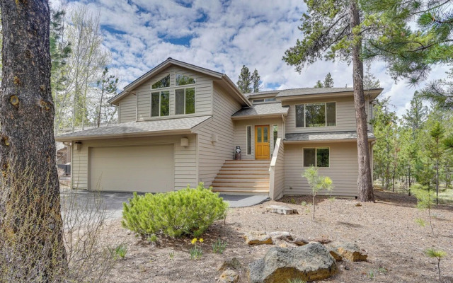 Sunriver Getaway w/ Sharc Waterpark Passes!