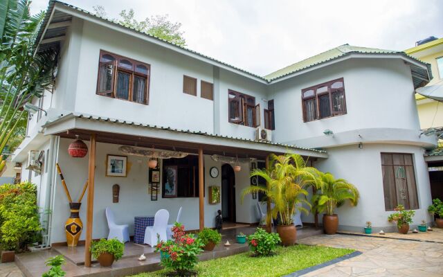 Saadani Tourist Center - Hostel