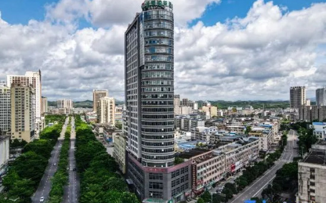 Wodun Platinum Hotel (Qinzhou East Railway Station Niannianfeng Plaza)