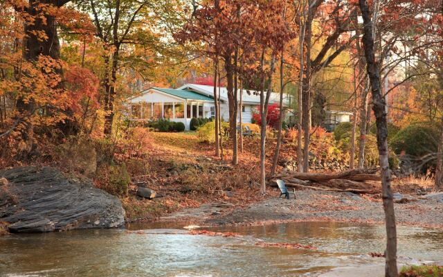 The Woodstock Inn on the Millstream