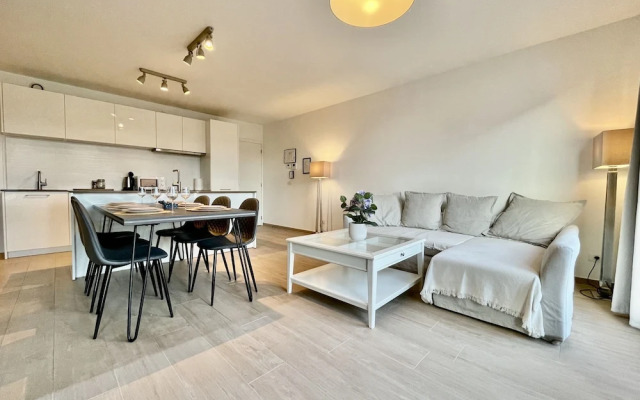 One Lux Stay near Diamond District