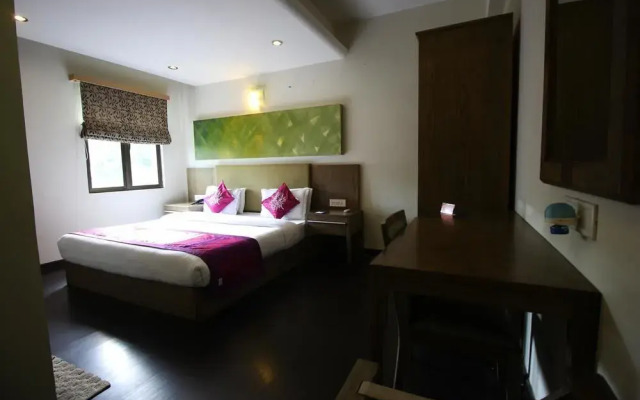 OYO Premium Gujarat College Ellisbridge